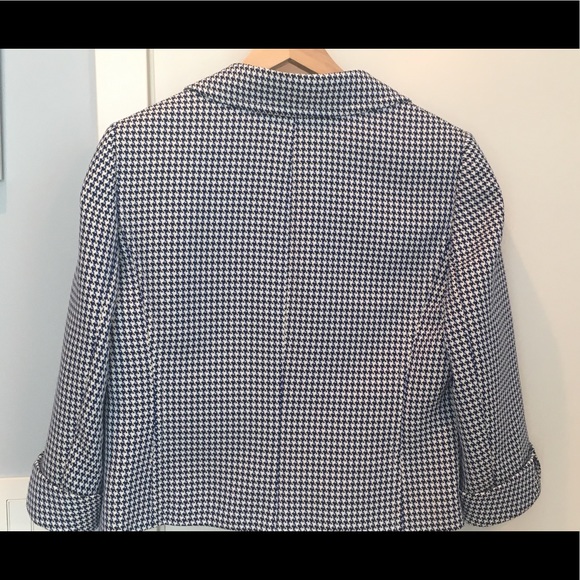 Tahari blue and white houndstooth 12P blazer - Picture 2 of 4